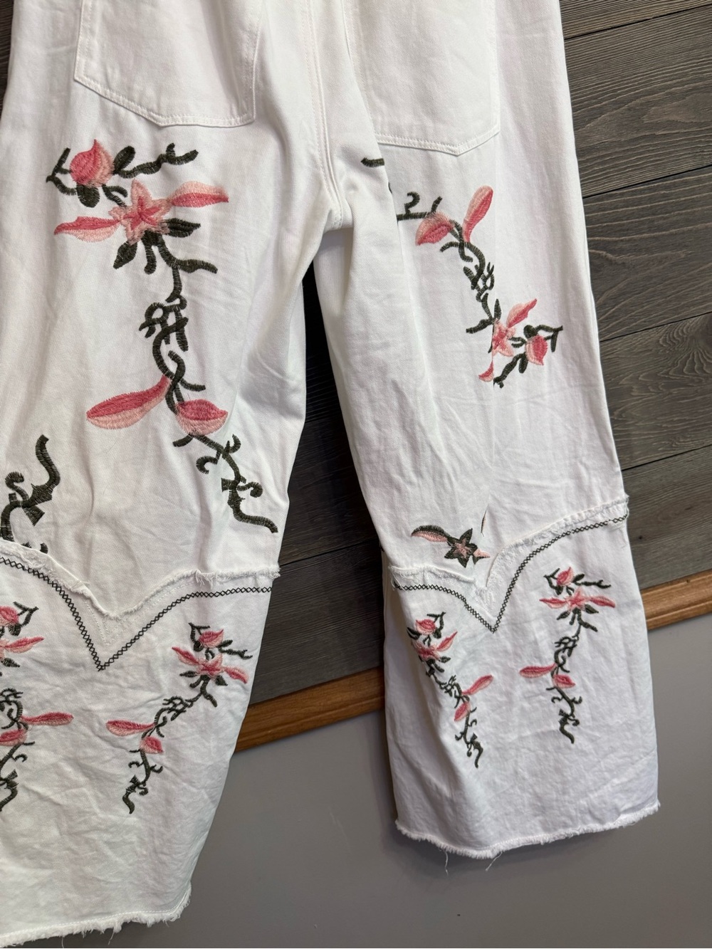 POL Embroidered Floral Wide-Leg Pants - Picture 6 of 9